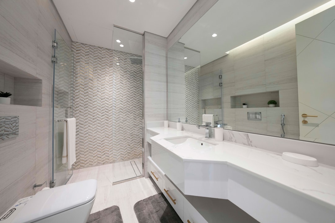 a-bathroom-with-a-large-mirror-and-two-sinks-c-ealvspxju